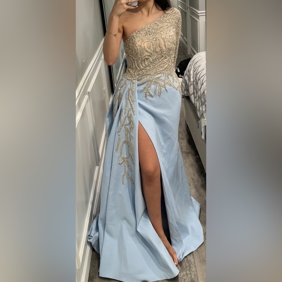 Custom made Dress - Picture 2 of 3